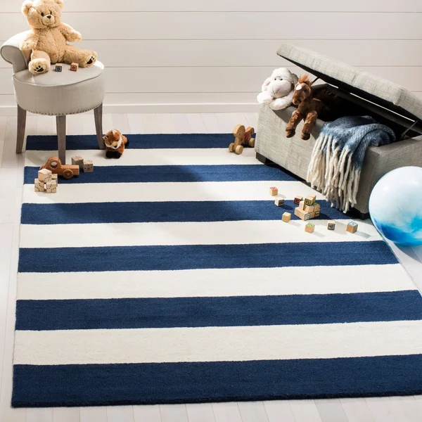 Safavieh Kids Navy/Ivory 5 ft. x 5 ft. Round Area Rug
