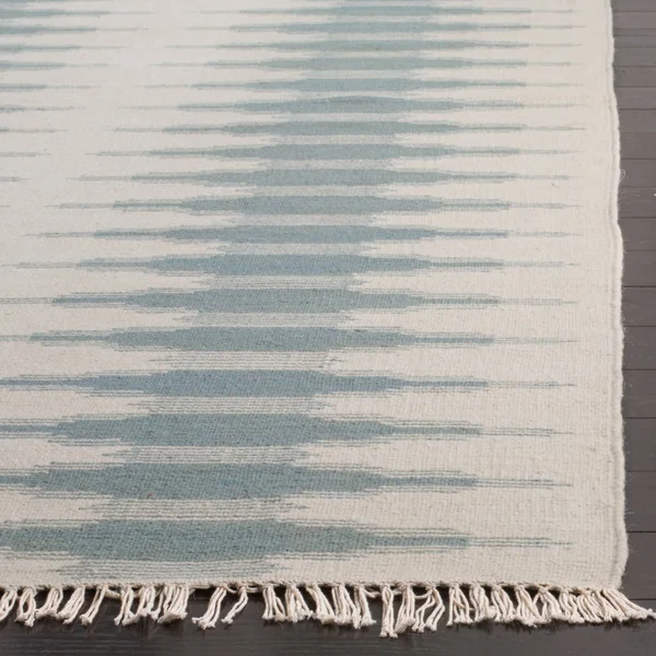Safavieh Kilim NVK179A Ivory - Blue 6& x 9& Area Rug