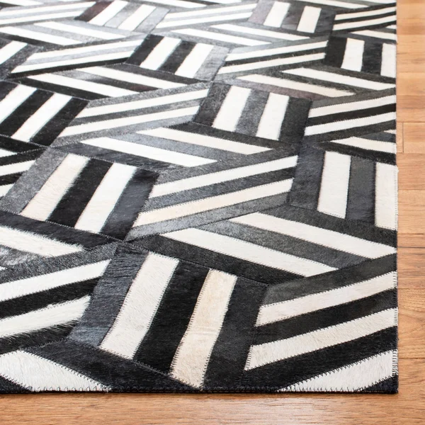 Safavieh Studio Leather STL219A Ivory - Black 5& x 8& Area Rug