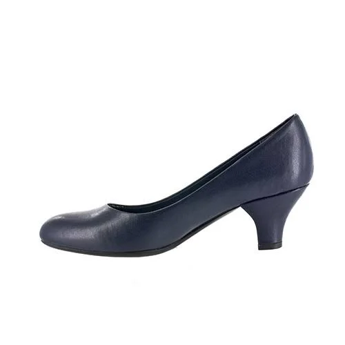 Easy Street Fabulous Pumps - White