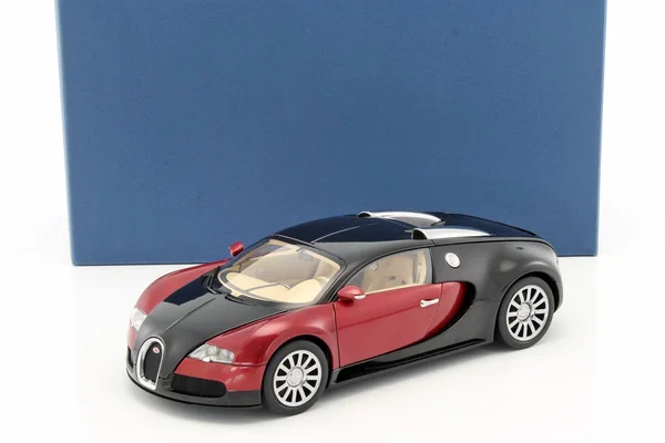 AUTOart 70909 1/18 Bugatti Eb 16.4 Veyron Production Car Chassis #001 Black/Red
