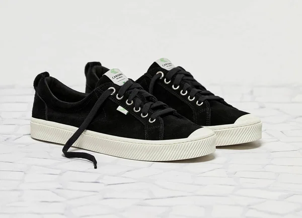 Cariuma OCA Low Black Suede Sneaker Women - Black