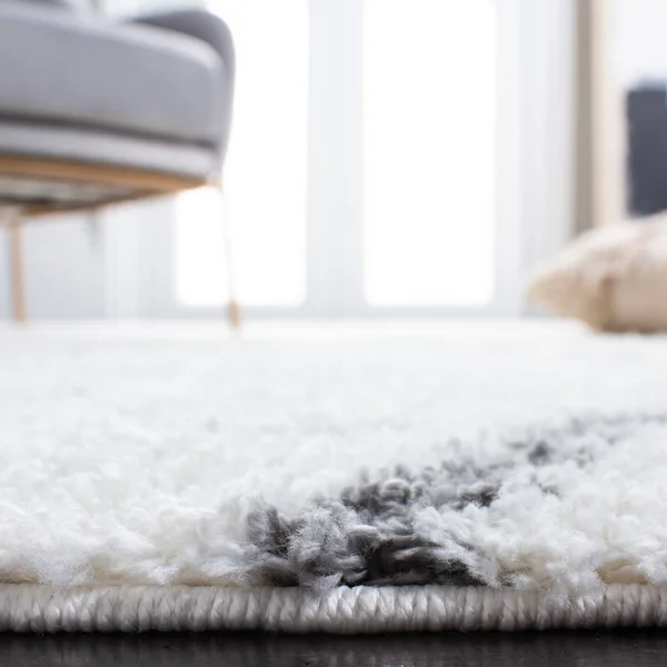 Safavieh Clearance August Shag AUG582F Ivory Rug, 6&7x22x6&7x22 - Round
