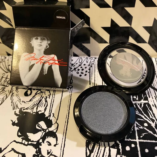 Mac Cosmetics Marilyn Monroe Collection Large Eye Shadow Eyeshadow Sh