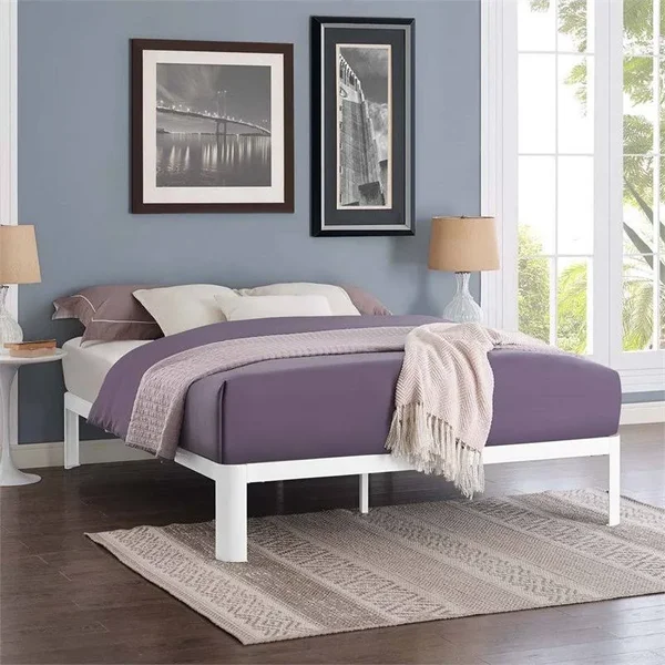 Hawthorne Collections Full Platform Bed in White - HC-1641834