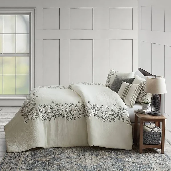 Bee & Willow Home Floral Embroidery 3-Piece King Duvet Cover Set in White/Black
