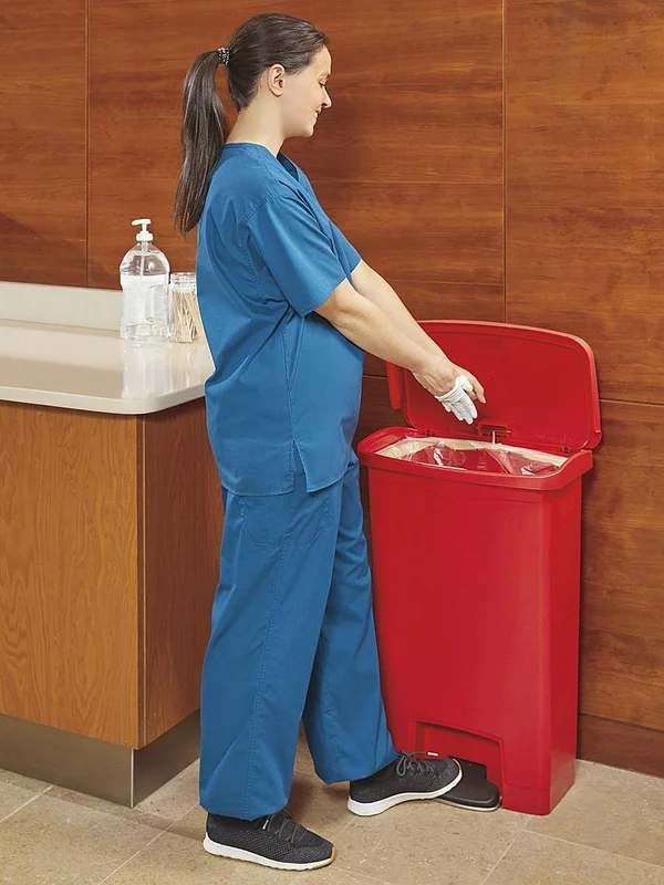 Rubbermaid Slim Jim Resin Step-On Container, Front Step Style, 13 gal, Red