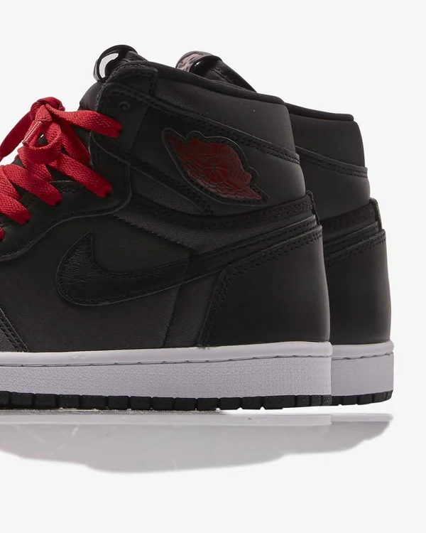 Air Jordan 1 Retro High OG Black Satin