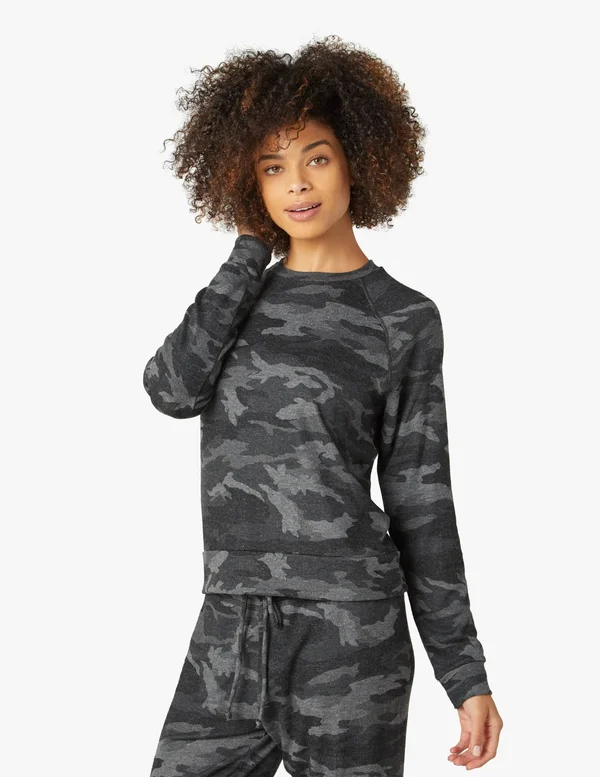 Beyond Yoga Favorite Printed Raglan Crewneck Pullover - Gray Black Camo, Women's, XL