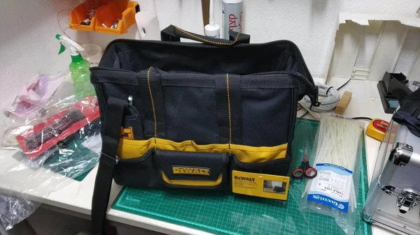 DeWalt Dg5543 16 in. 33 Pocket Tool Bag