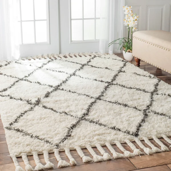 nuLOOM Hand-Knotted Moroccan Trellis Natural Shag Wool Rug - 5& x 8&