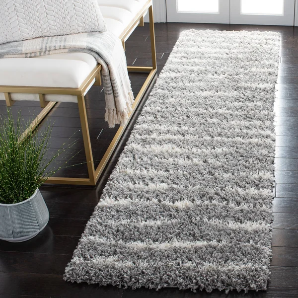Safavieh VNS603J-7R 6 ft. 7 in. x 6 ft. 7 in. Venus Shag 500 Round Rug Grey & Ivory