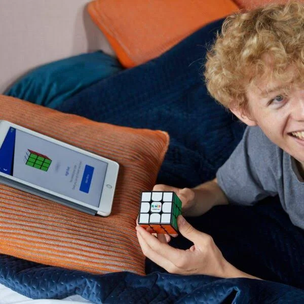 Rubik&s Connected - The Connected Electronic Cube that allows You to Compete with Friends & Cubers Across The Globe.