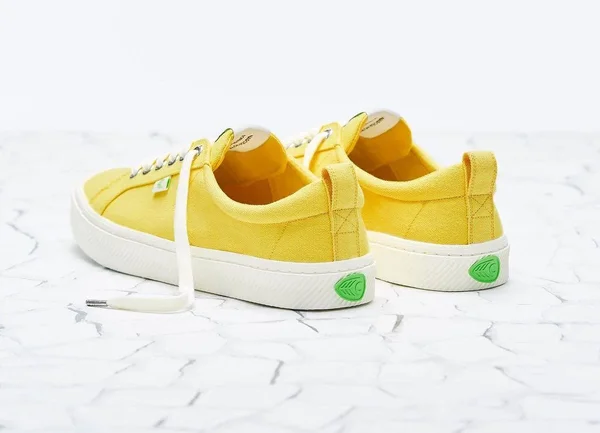 Cariuma Oca Low Yellow Canvas Sneaker Men - Yellow