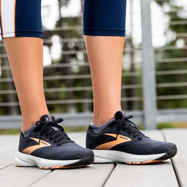 Women's Brooks Launch 7 (Ebony/Black) 9.5