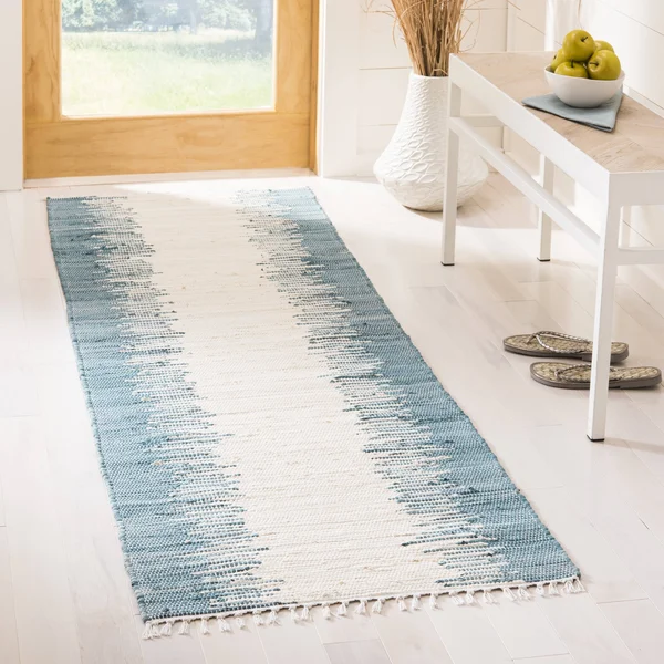 Safavieh Montauk Area Rug - Blue: 5-ft x 8-ft