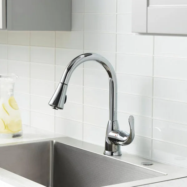 Glacier Bay Market Single-Handle Pull-Down Sprayer Kitchen Faucet in Chrome