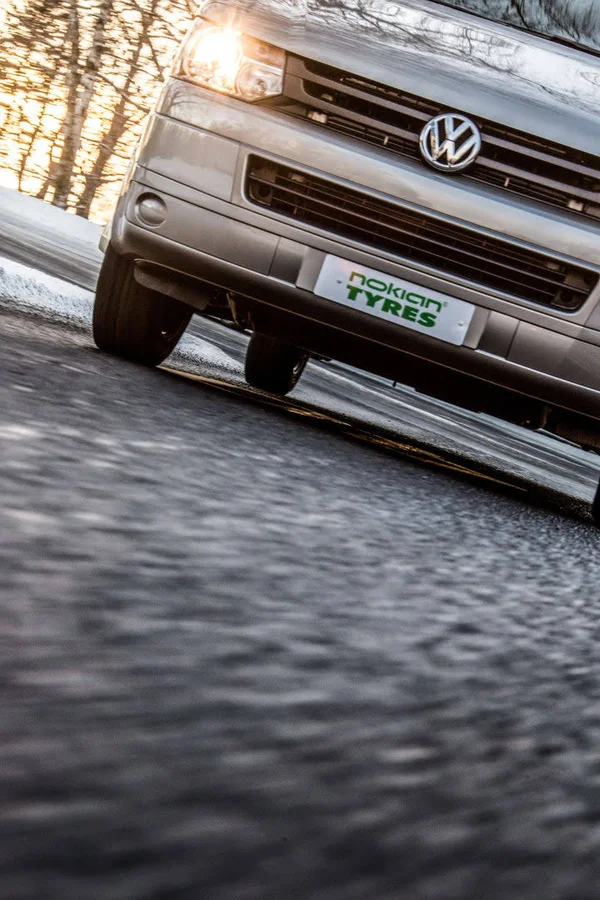 Nokian Hakkapeliitta CR3 : 225/65R16C/D 112/110R