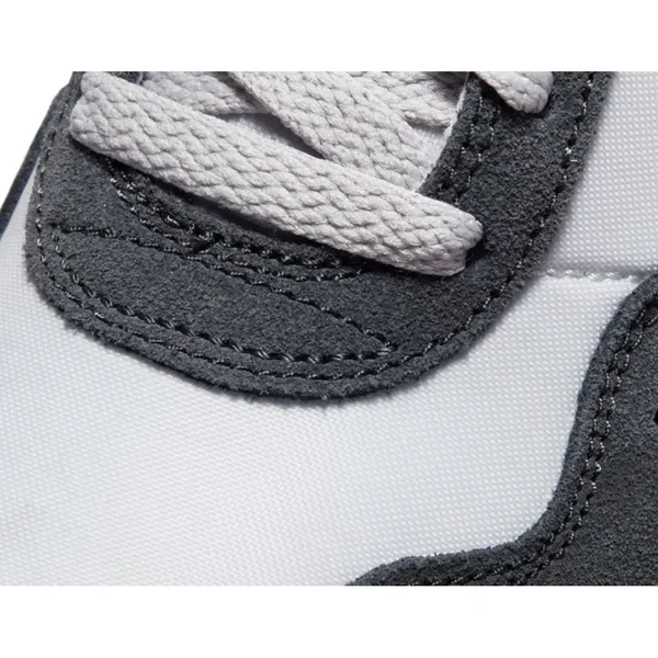 Nike Boys& Big Kids& MD Valiant Casual Shoes CN8558 - 6.5, Grey