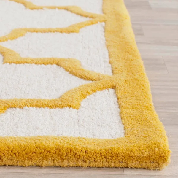 Safavieh Cambridge Ivory & Gold 2&-6x22 x 6& Rug