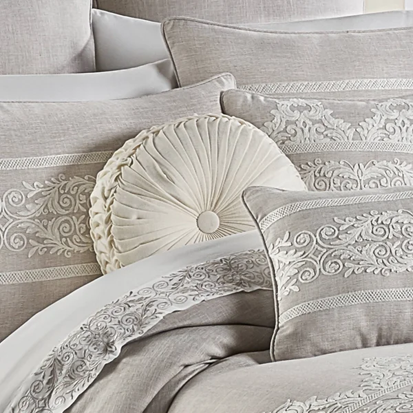 Five Queens Court Maryanne Tufted Round Decorative Throw Pillow White