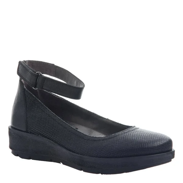 OTBT Women's Scamper Flat, Size: 5.5, Black Leather