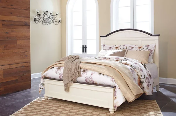 Ashley Woodanville King Panel Bed in white/brown