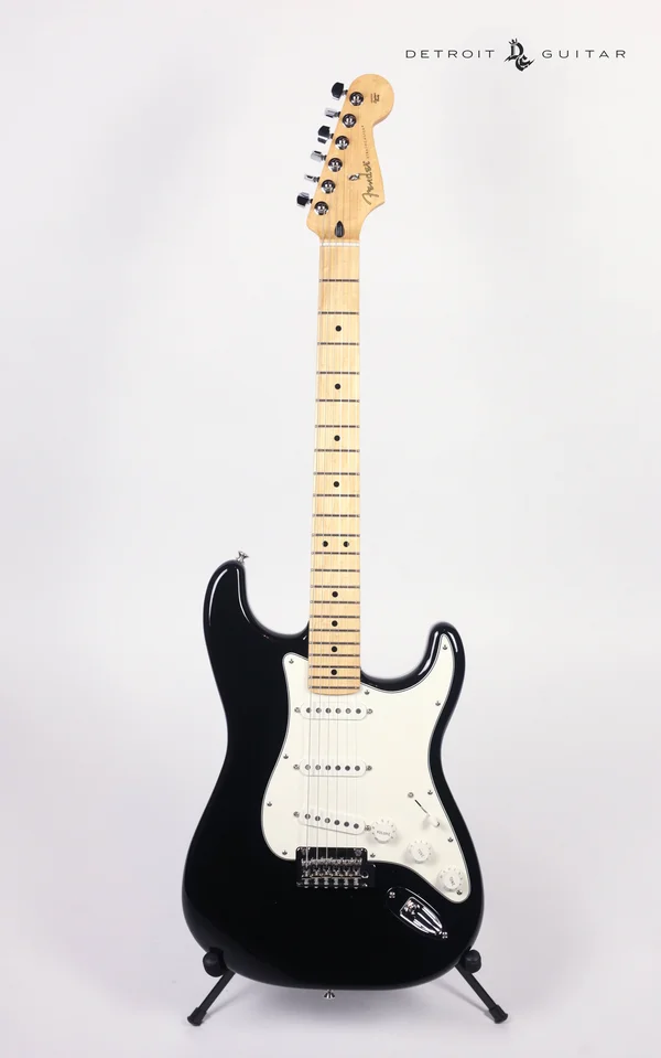 Fender Player Stratocaster - Maple Fingerboard, Black