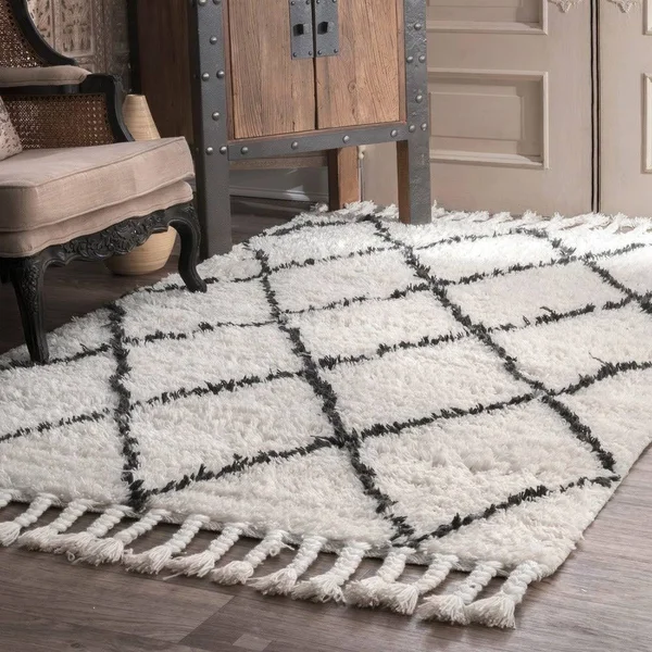 nuLOOM Hand-Knotted Moroccan Trellis Natural Shag Wool Rug - 5& x 8&