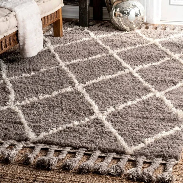 nuLOOM Hand-Knotted Moroccan Trellis Natural Shag Wool Rug - 5& x 8&