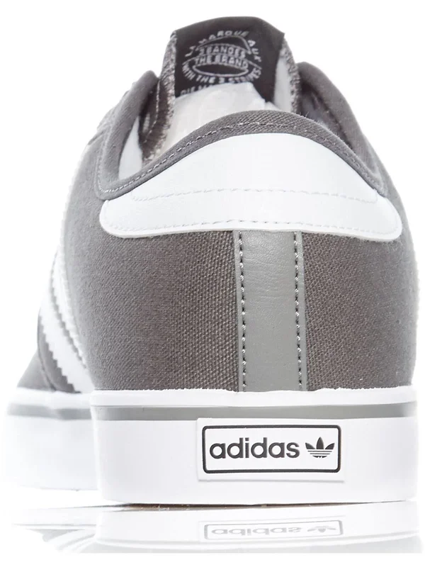 Adidas Seeley US 10