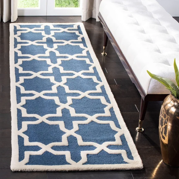 Safavieh Cambridge Navy Blue & Ivory 2&-6x22 x 18& Rug