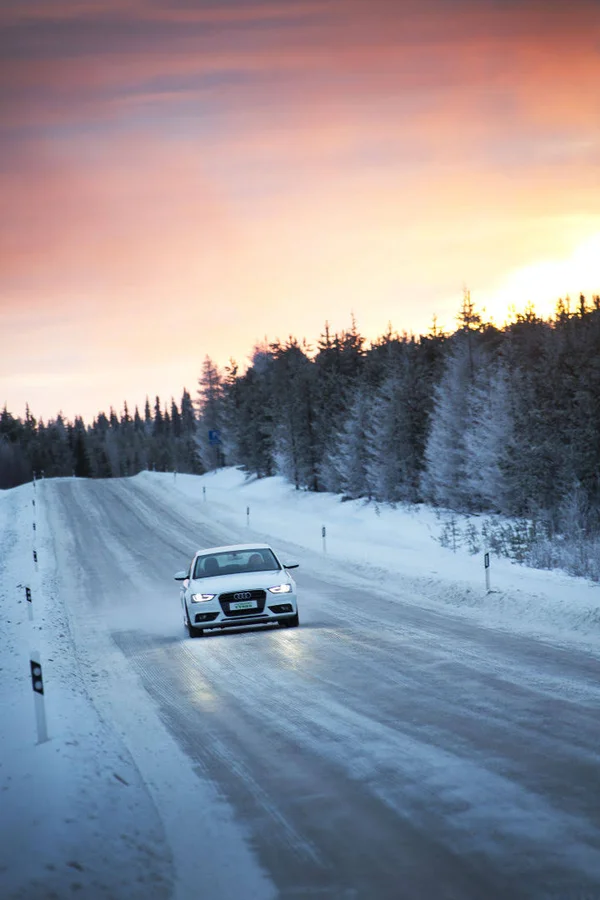 195/60R15 92R XL Nokian Hakkapeliitta R2 Tire
