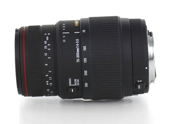 Sigma Telephoto Zoom Lens for Canon EF - 70mm-300mm - F/4.0-5.6