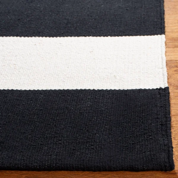 Safavieh Montauk MTK712D 12&0x22 x 15&0x22 Black, Ivory Area Rug