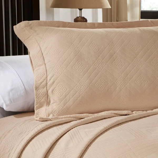 Miranda Haus Geometric Cotton Jacquard Bedspread Set with Pillow Shams - Burgundy - Queen