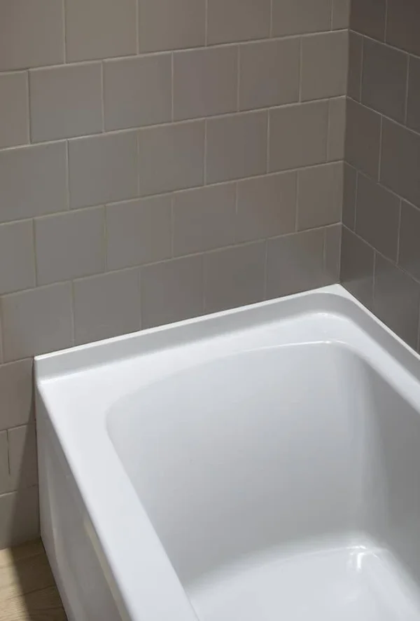 Sterling Medley 30.25-in W x 60-in L White Vikrell Rectangular Left-Hand Drain Alcove Bathtub - 71171810-0