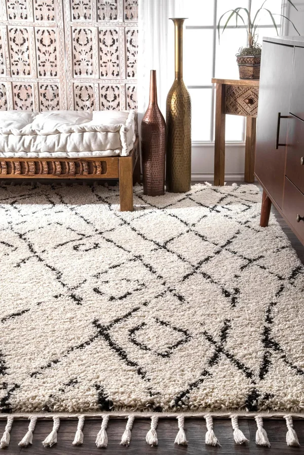 nuLOOM Nieves Moroccan Diamond Tassel Off White 4& x 6& Rug