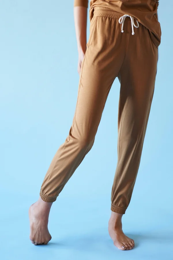 Kotn Women's Jersey Tapered Lounge Jogger in Camel Brown, Size Small