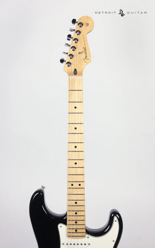 Fender Player Stratocaster - Maple Fingerboard, Black