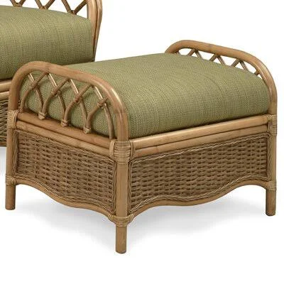 Everglade 27x22 Rectangle Standard Ottoman Braxton Culler Body Fabric: Beige Performance; 0863-93 - Leg Color: Driftwood Finish