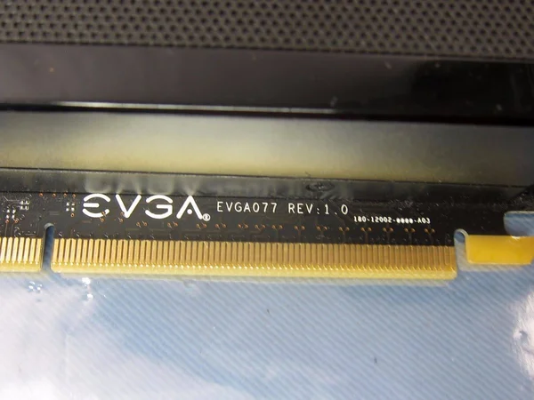 EVGA 02G-P4-2683 KR GeForce GTX 680 superclocked, Signature 2GB 256-bi