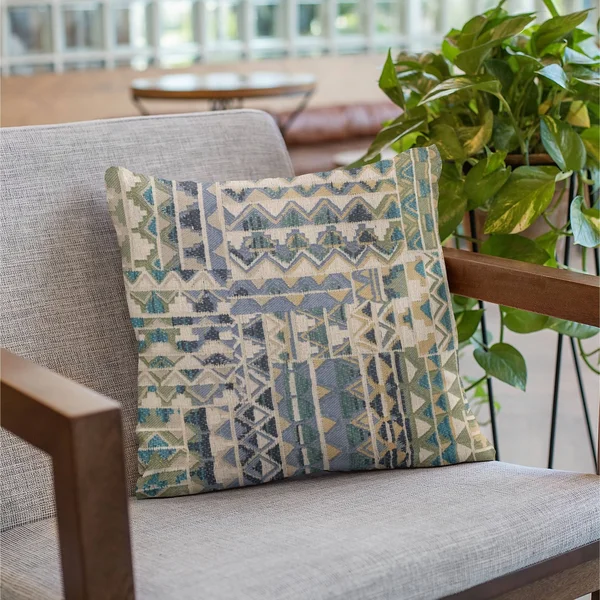 Plutus 20x22 x 30x22 Pyramids Border Luxury Throw Pillow in Blue