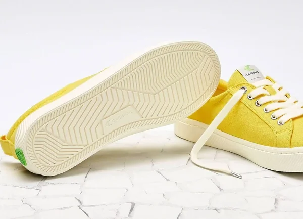 Cariuma Oca Low Yellow Canvas Sneaker Men - Yellow