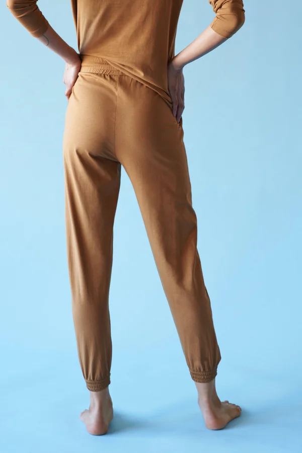Kotn Women's Jersey Tapered Lounge Jogger in Camel Brown, Size Small
