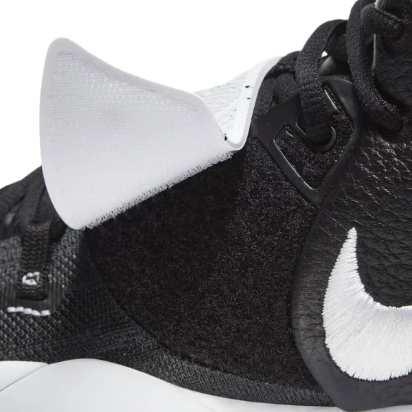 Nike Kyrie 6 (Team) Basketball Shoes in Black/Black Size 5.0