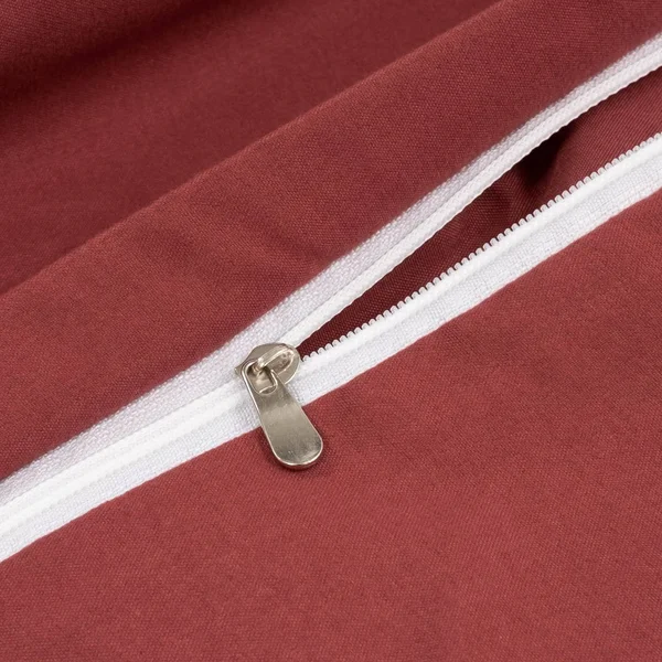 Luxury 4-Piece Pinch Pleat Pintuck Duvet Set - King, Burgundy
