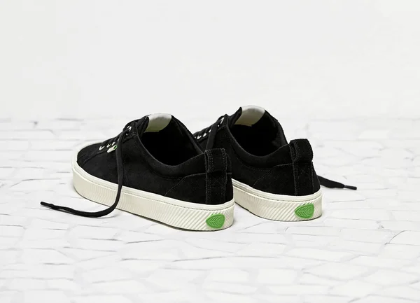 Cariuma OCA Low Black Suede Sneaker Women - Black