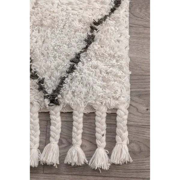 nuLOOM Hand-Knotted Moroccan Trellis Natural Shag Wool Rug - 5& x 8&