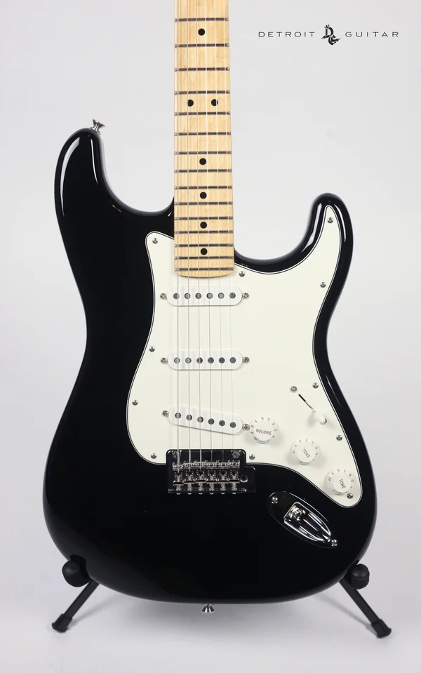Fender Player Stratocaster - Maple Fingerboard, Black